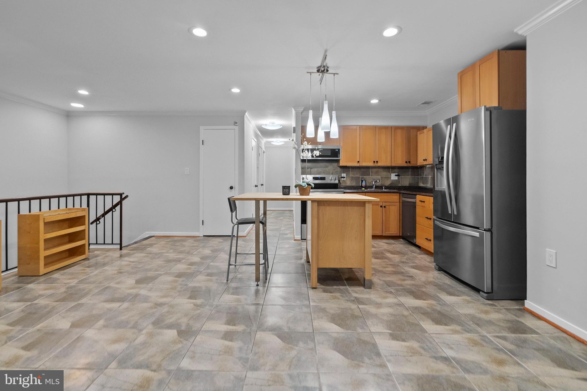 538 S CHARLES ST #R76