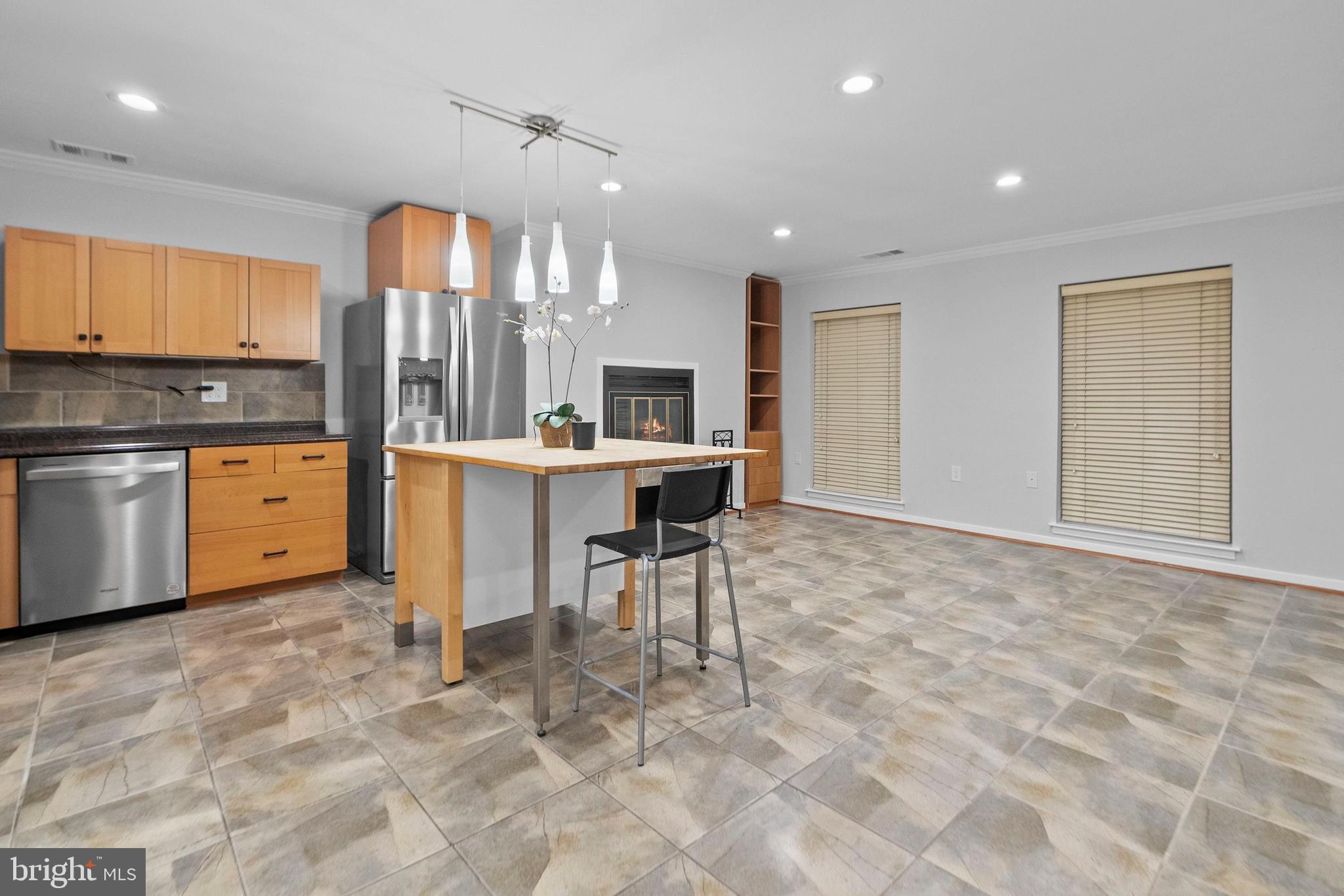 538 S CHARLES ST #R76