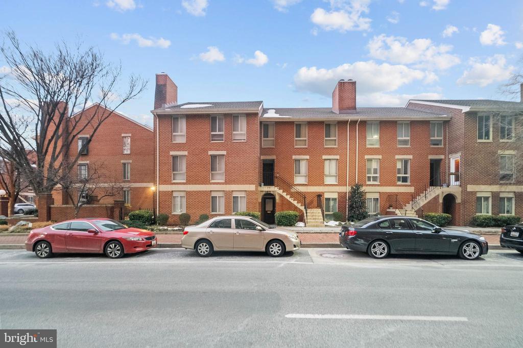 538 S CHARLES ST #R76