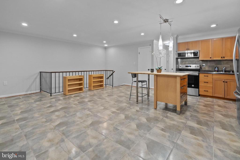 538 S CHARLES ST #R76