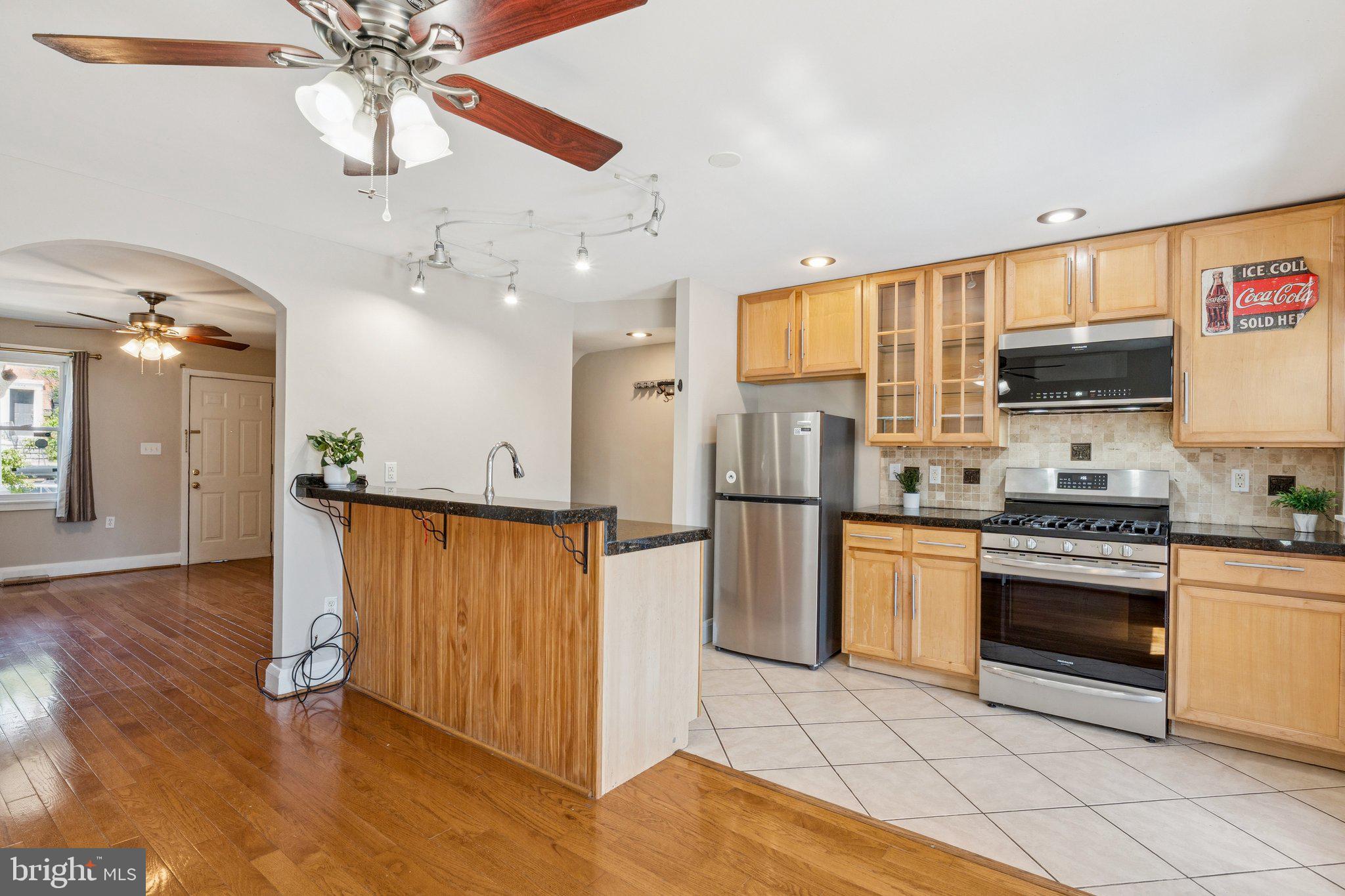 1017 W 43rd St W