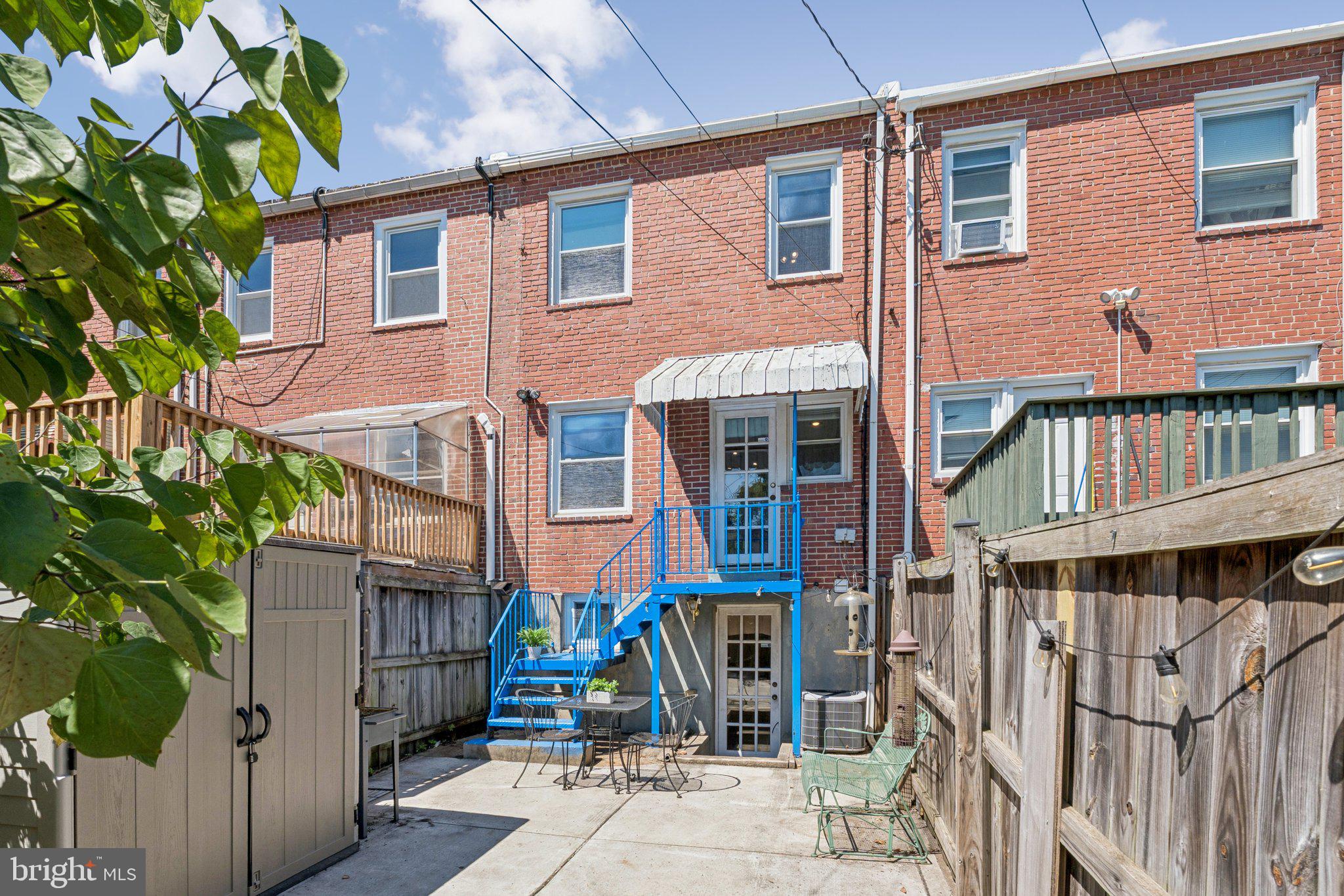 1017 W 43rd St W
