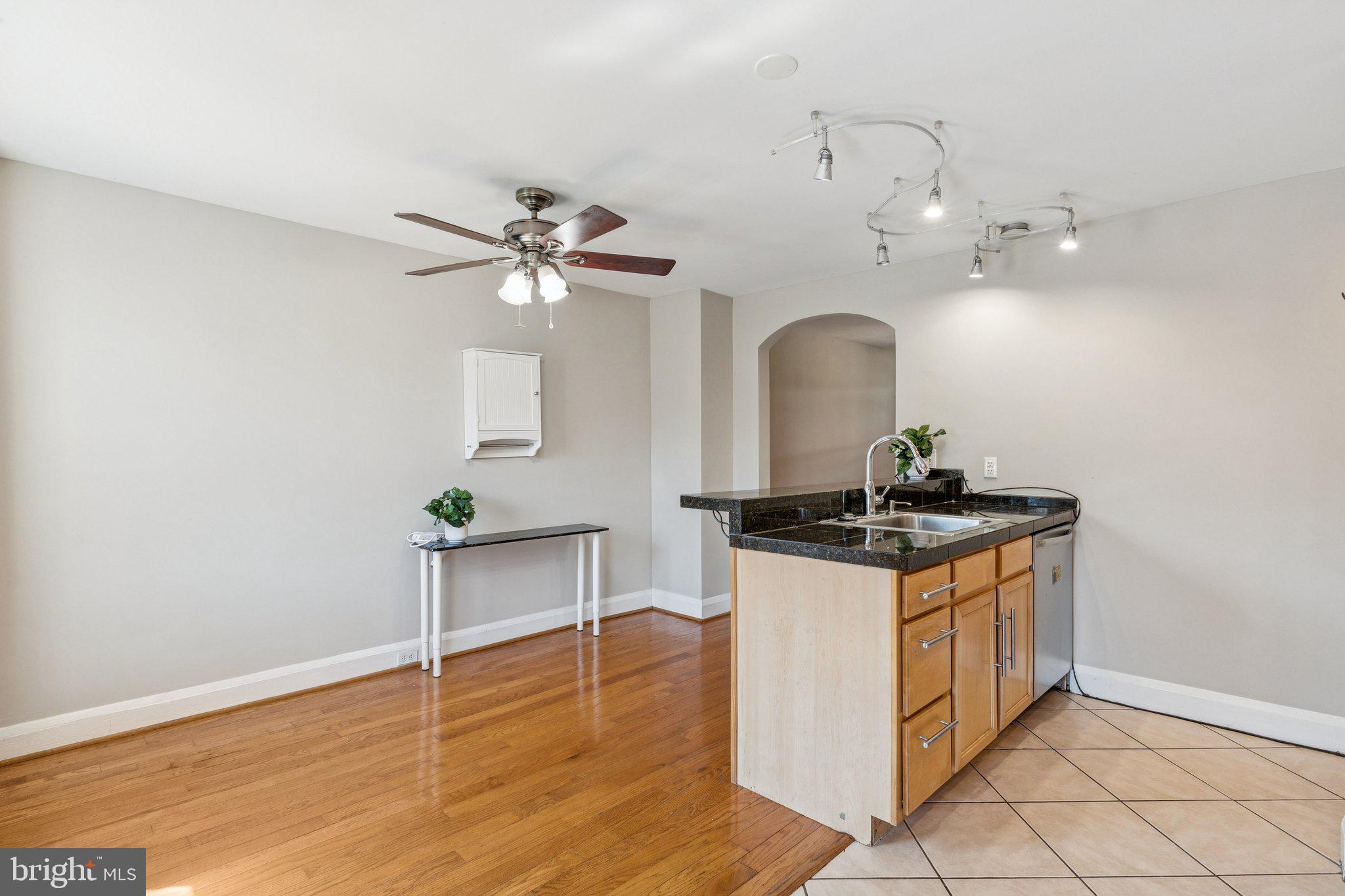 1017 W 43rd St W