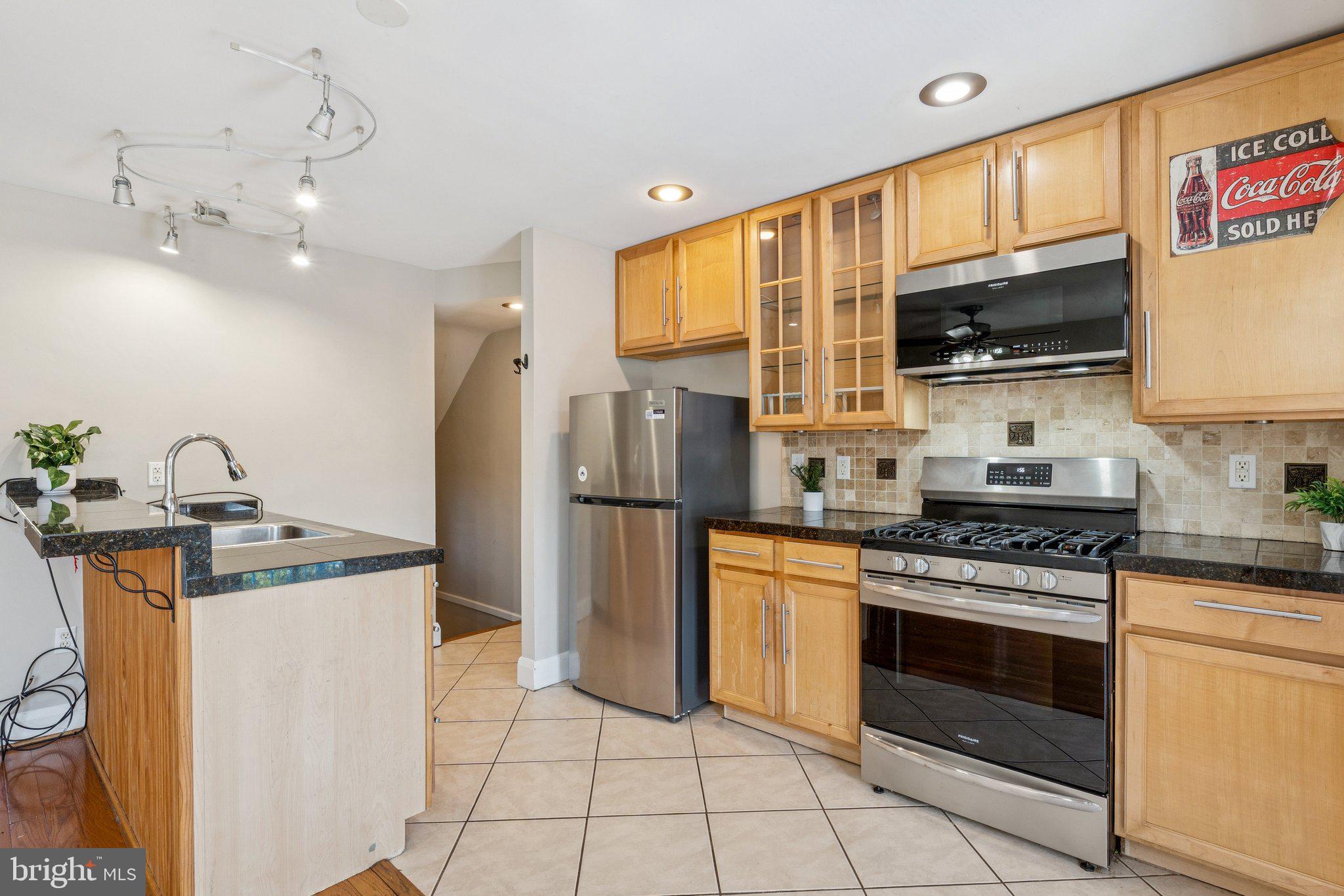 1017 W 43rd St W