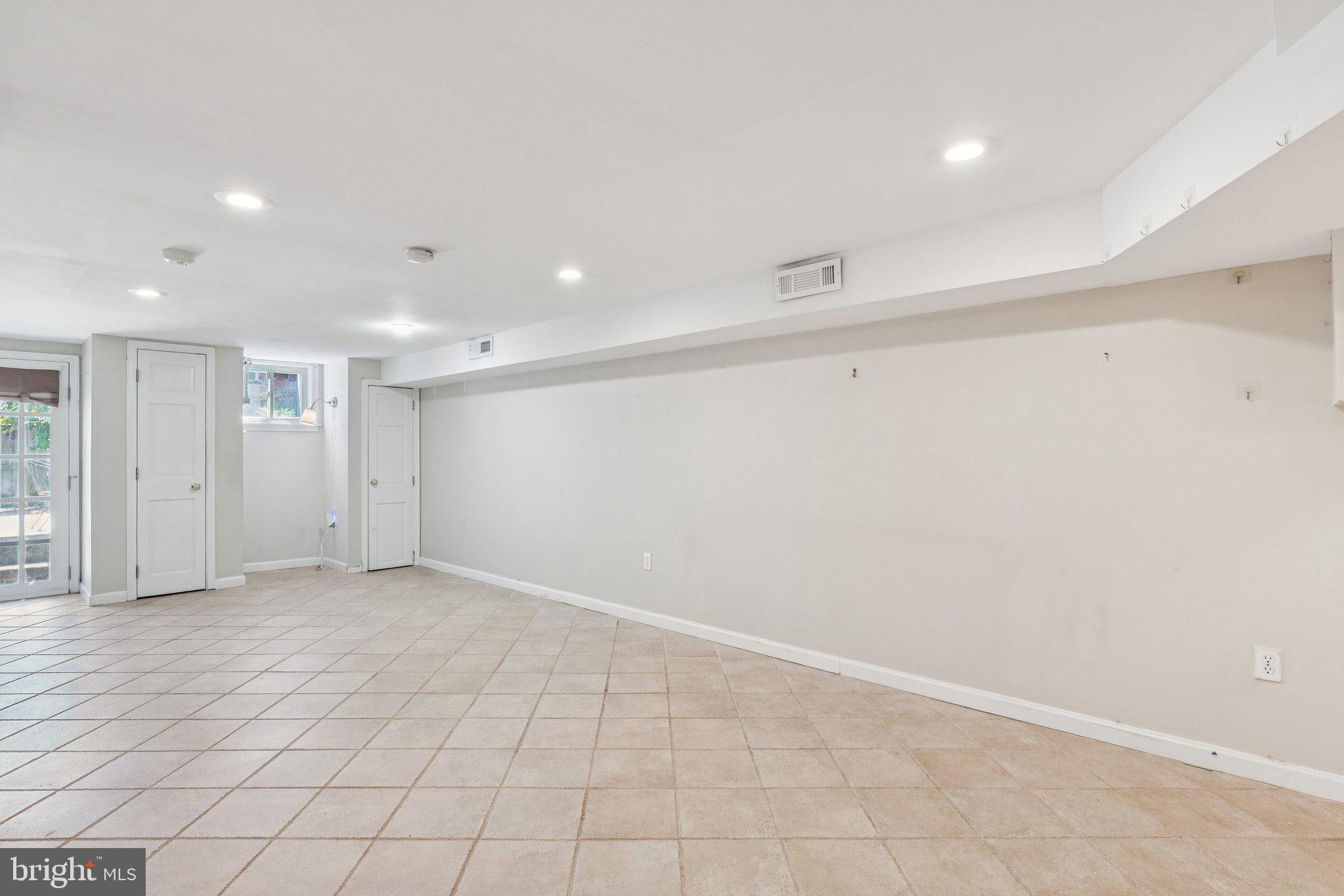1017 W 43rd St W