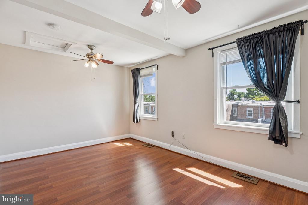 1017 W 43rd St W
