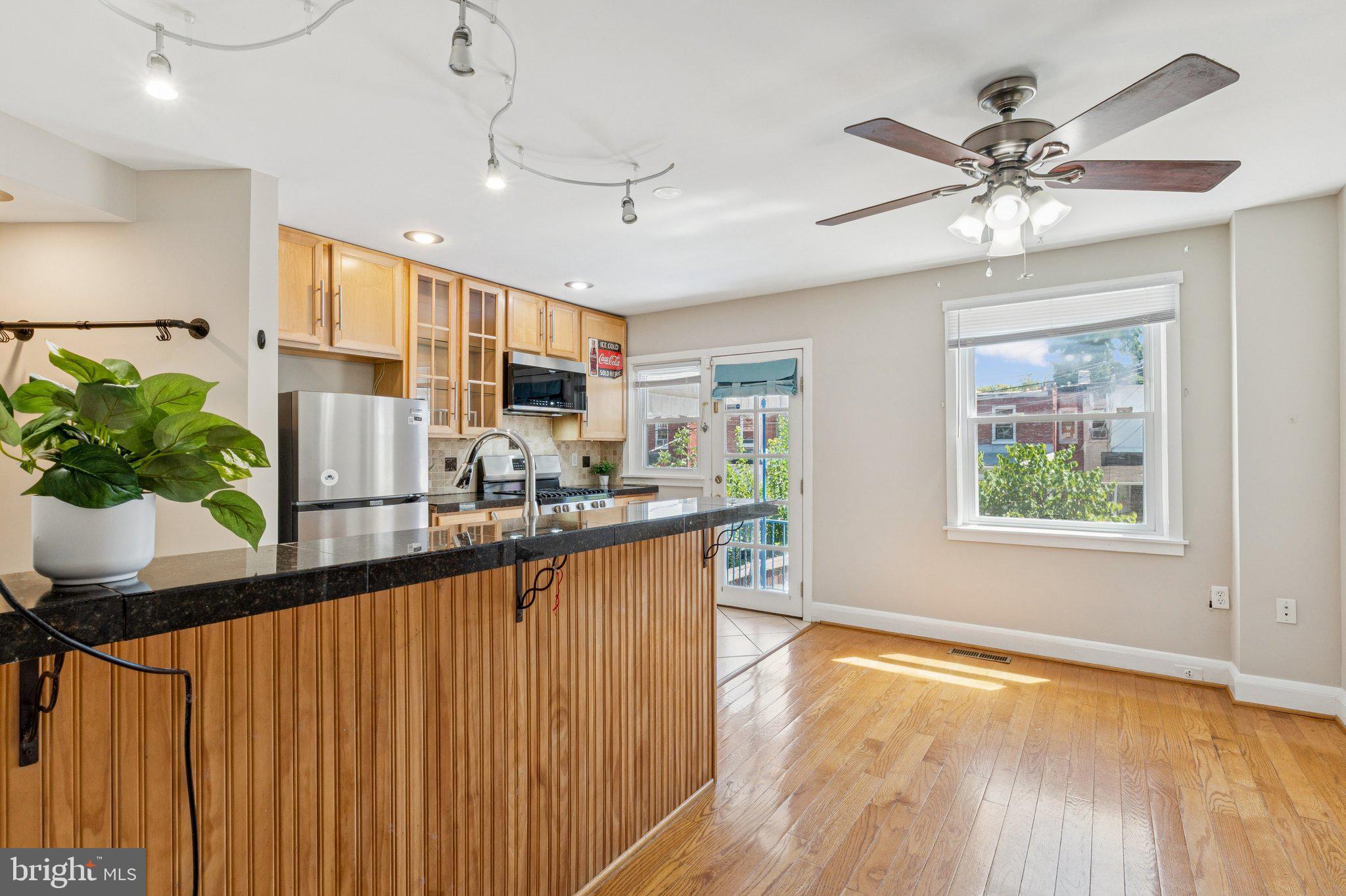 1017 W 43rd St W