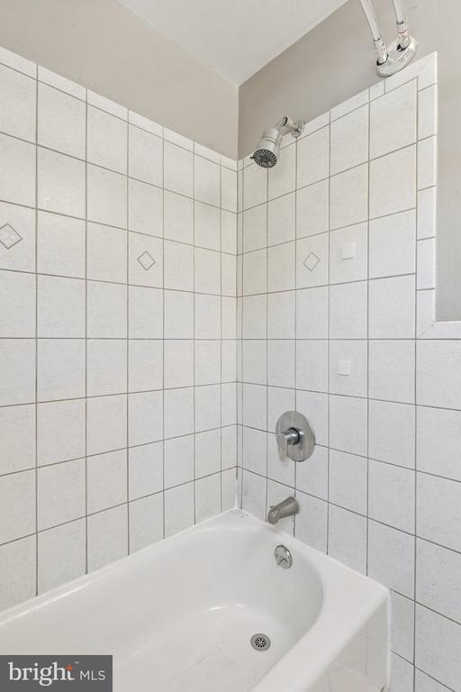 1017 W 43rd St W