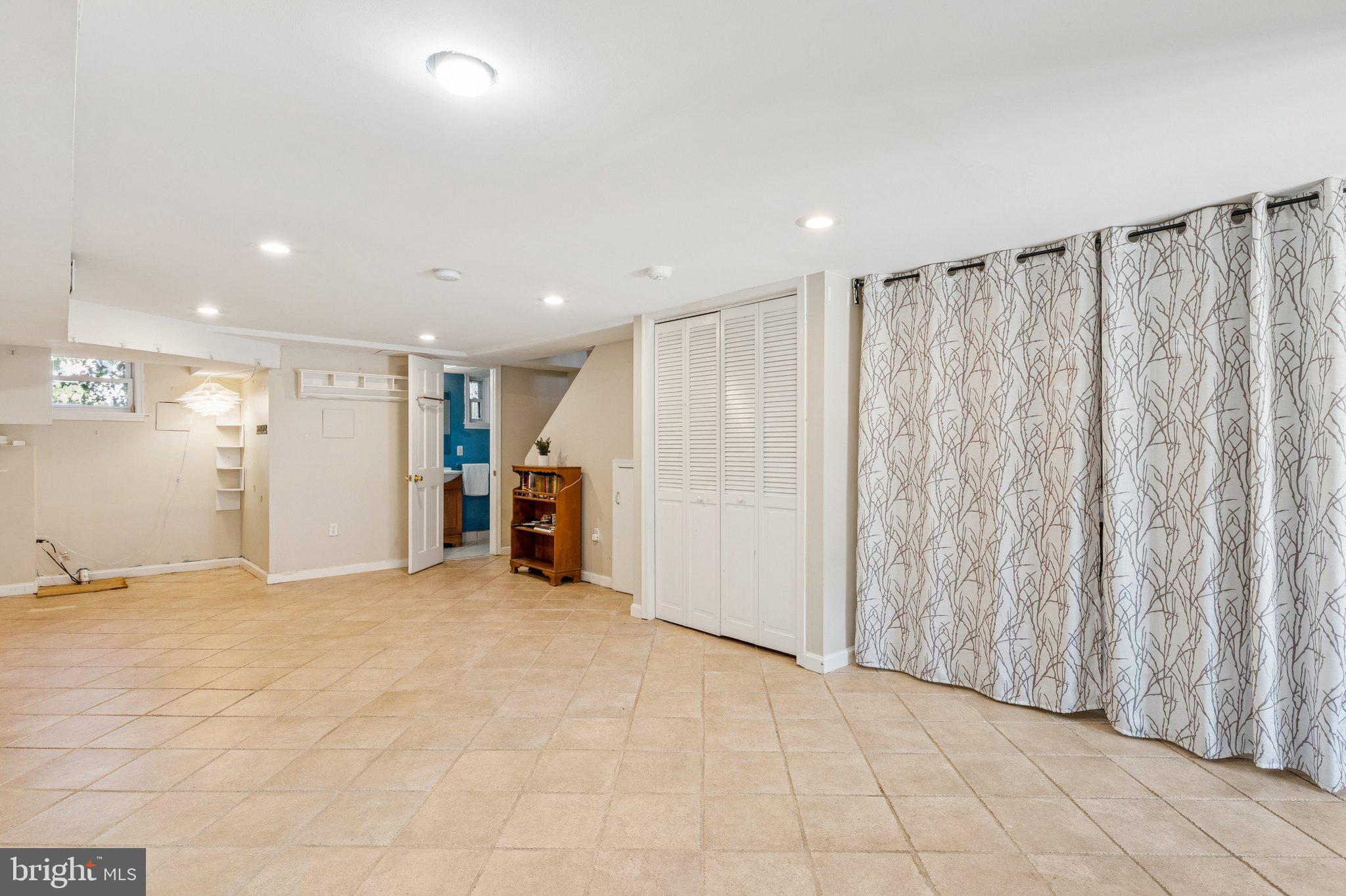 1017 W 43rd St W