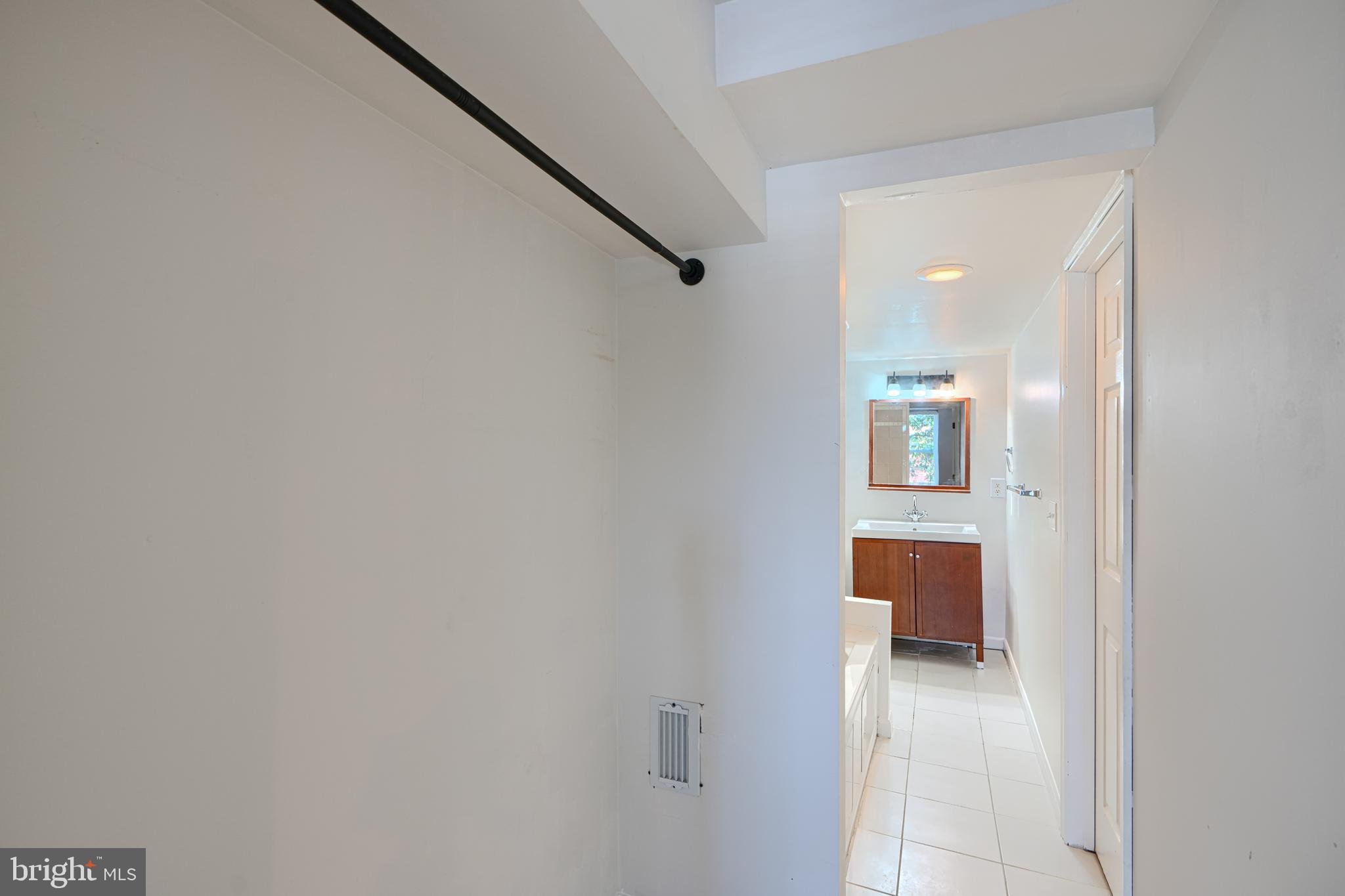 2519 FLEET STREET