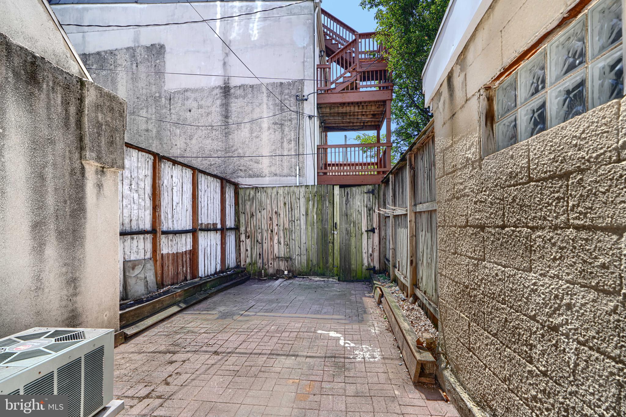 2519 FLEET STREET
