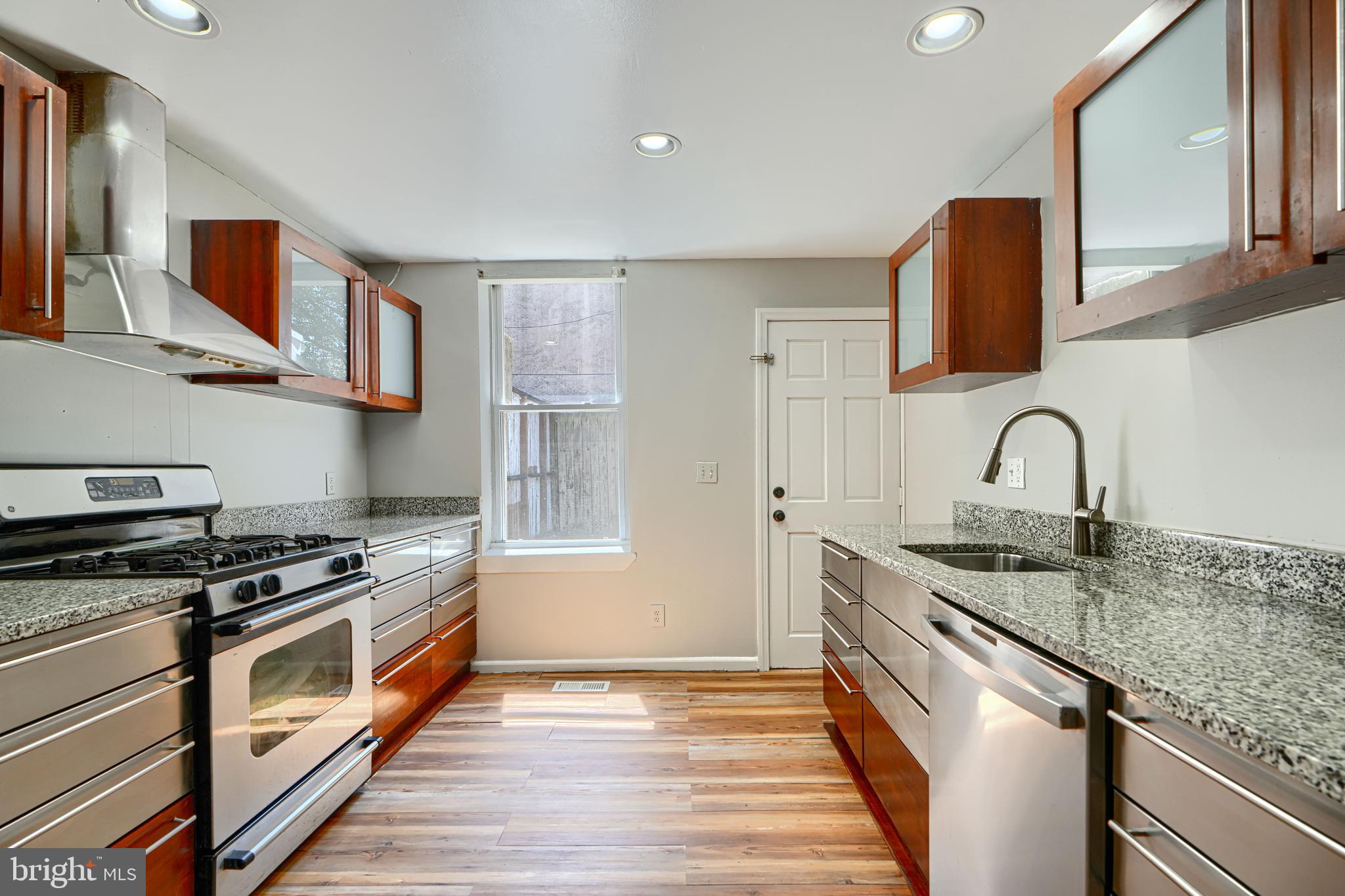 2519 FLEET STREET