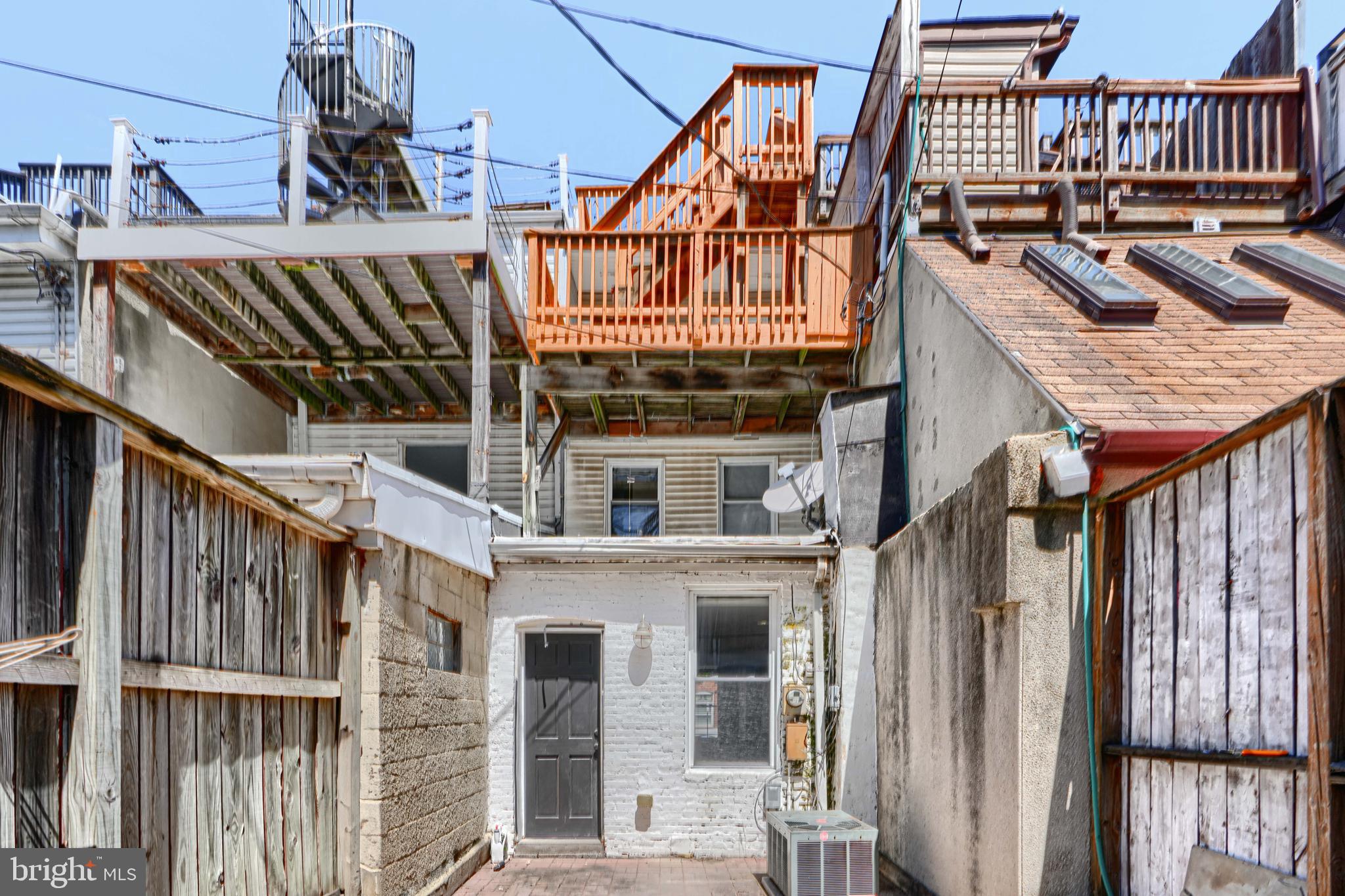 2519 FLEET STREET