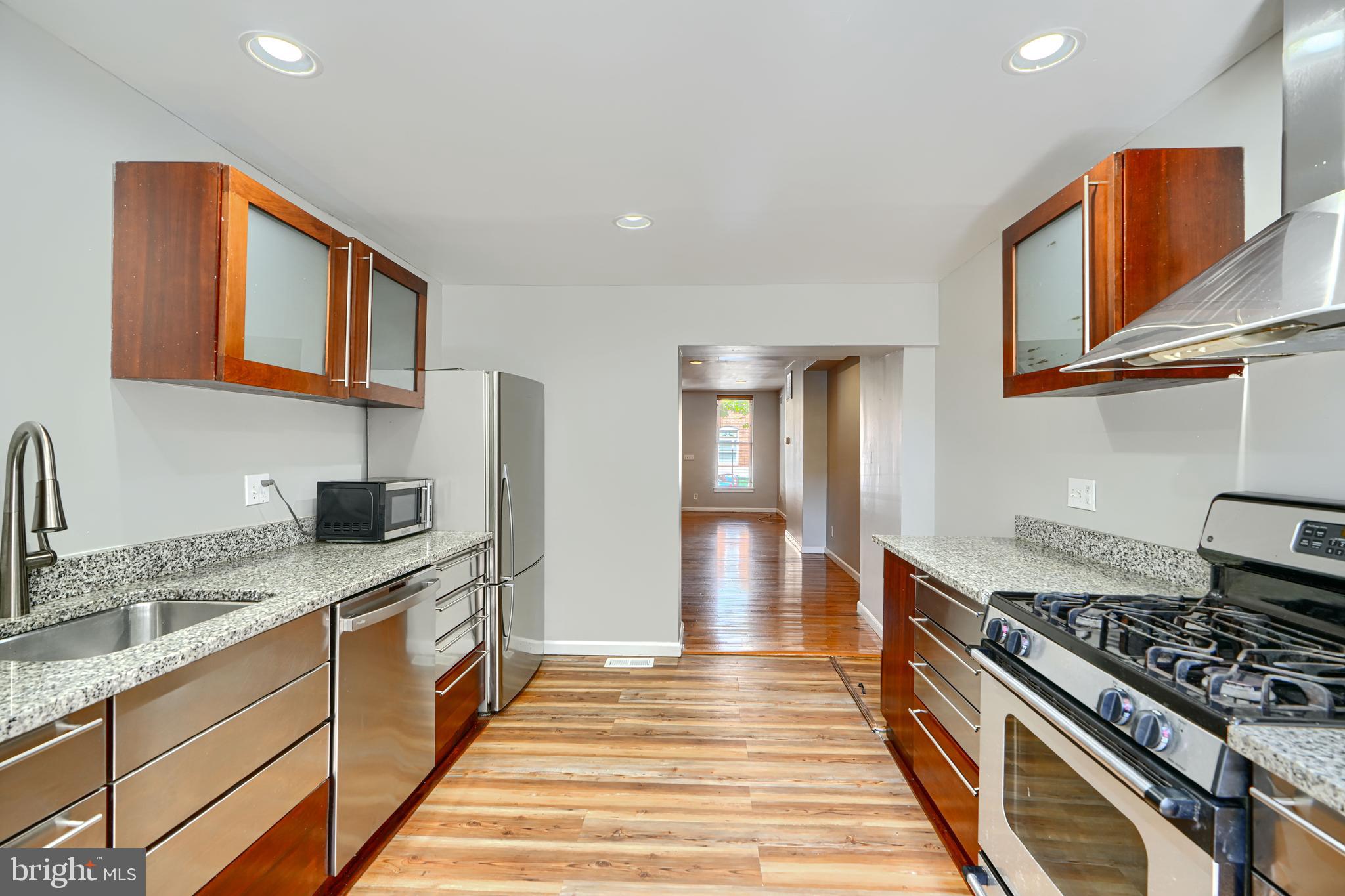 2519 FLEET STREET
