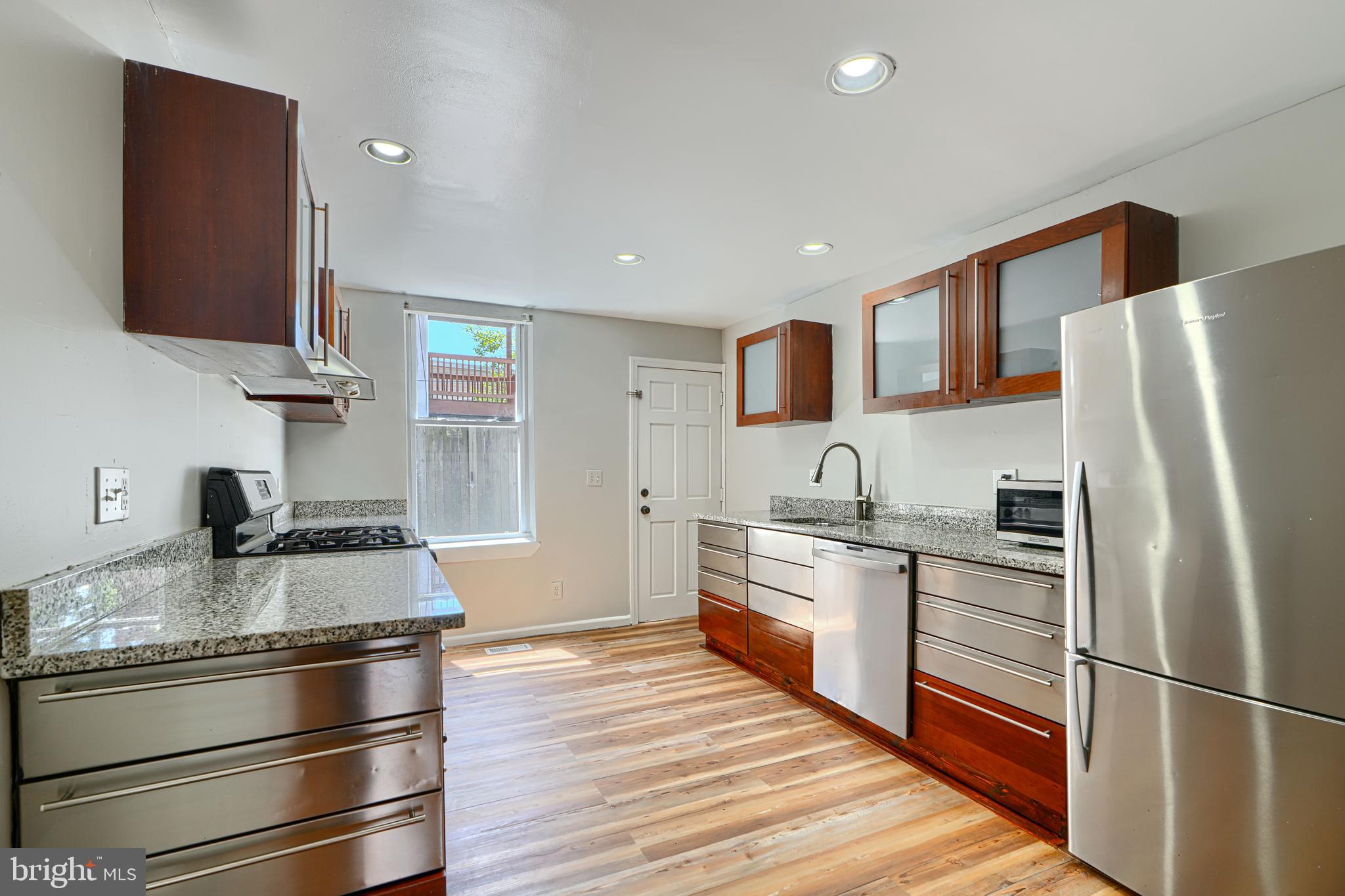 2519 FLEET STREET