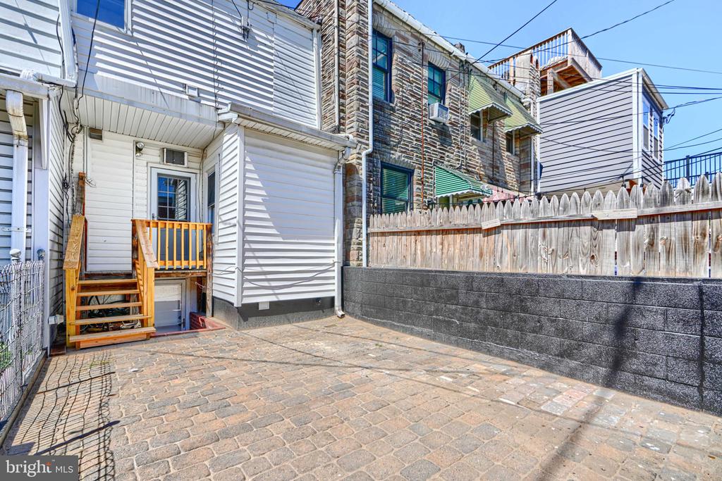 627 S EATON STREET
