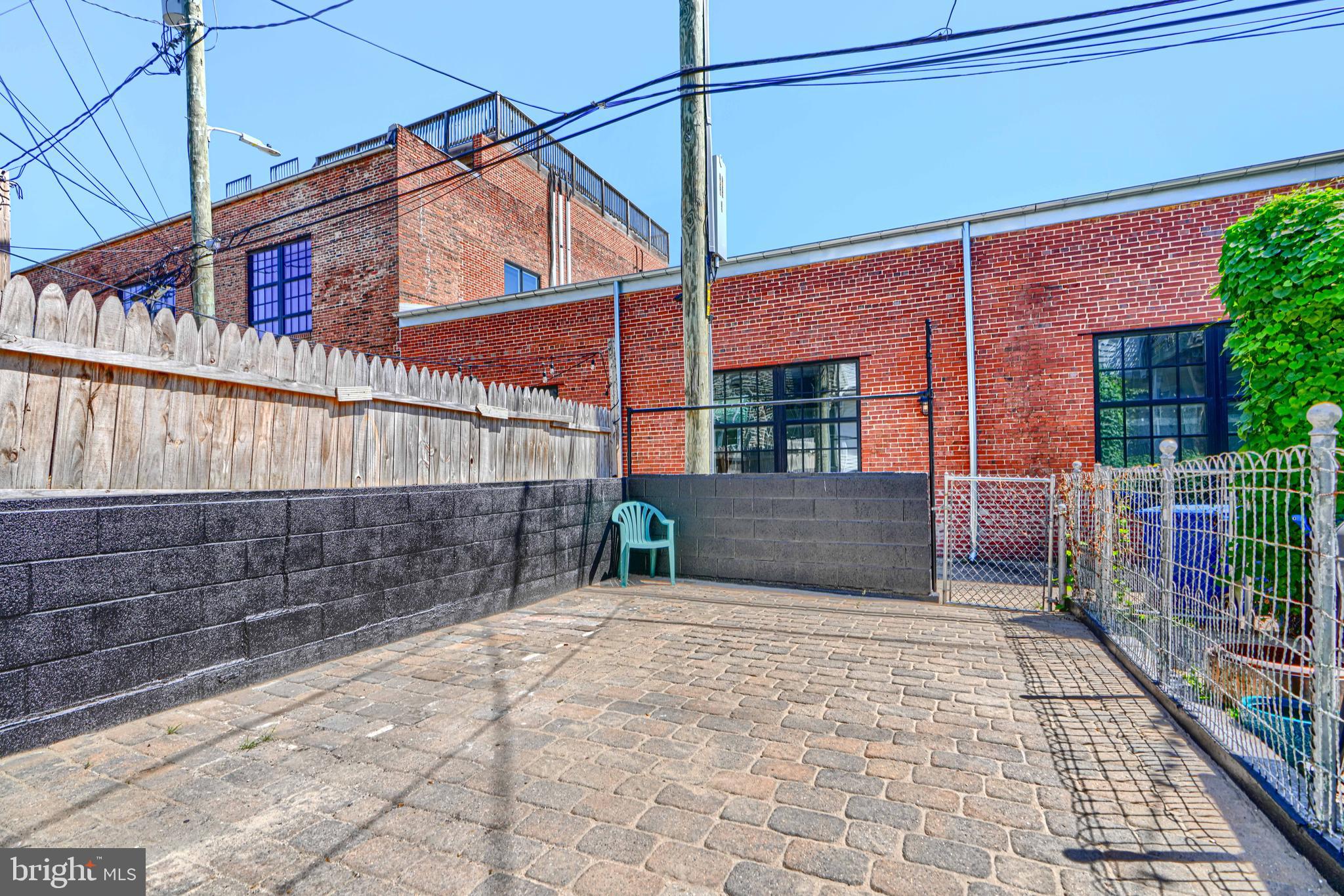 627 S EATON STREET