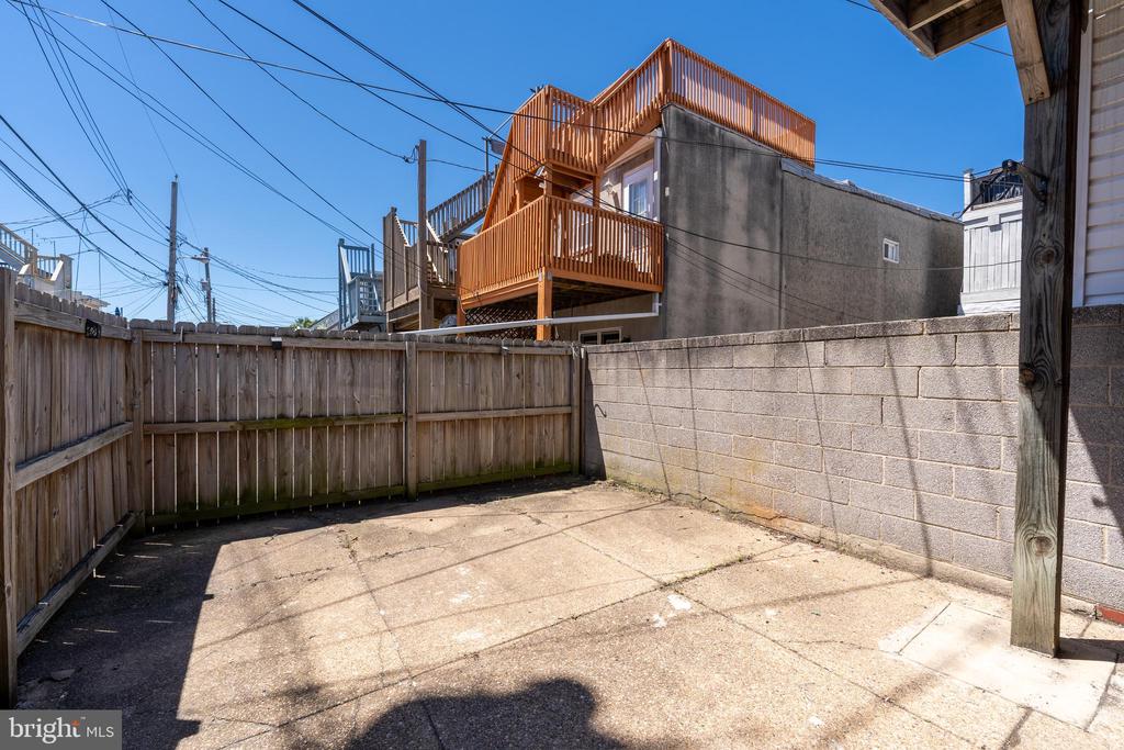 3233 FOSTER AVENUE