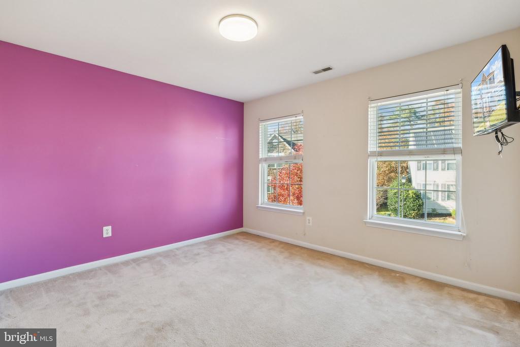 1319 Canberra Dr