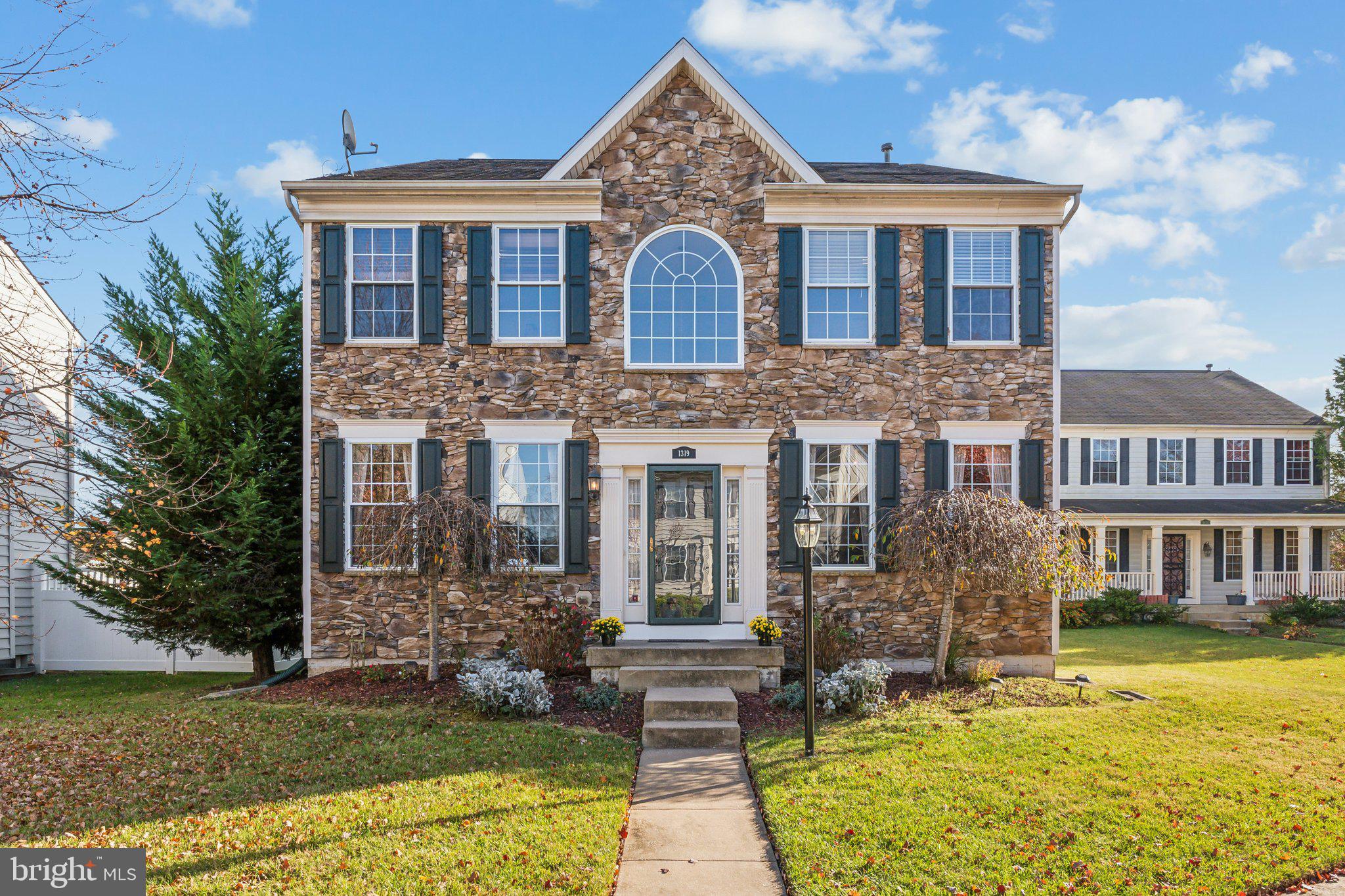 1319 Canberra Dr