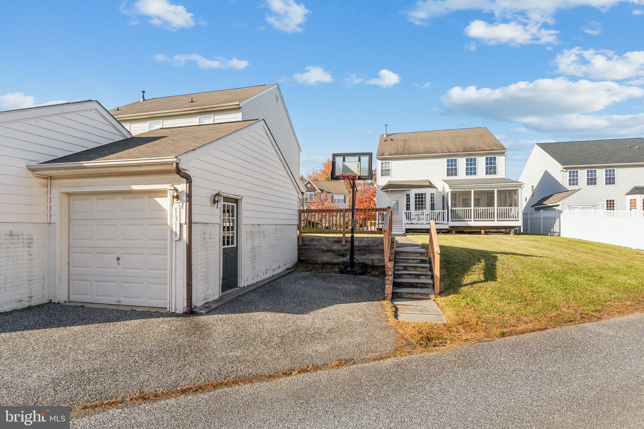 1319 Canberra Dr
