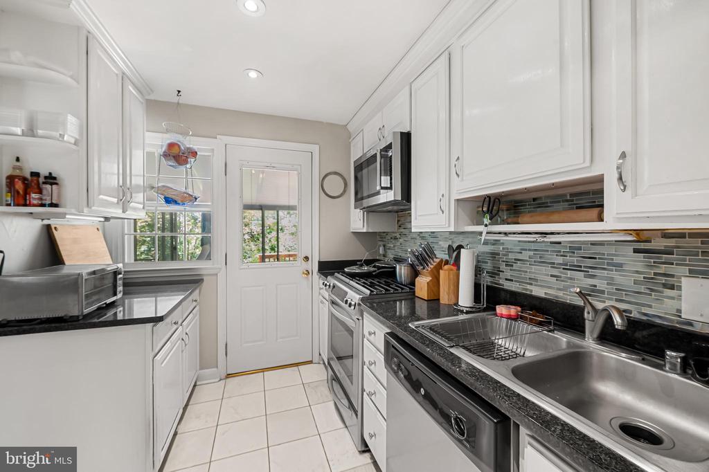808 Olmstead Rd