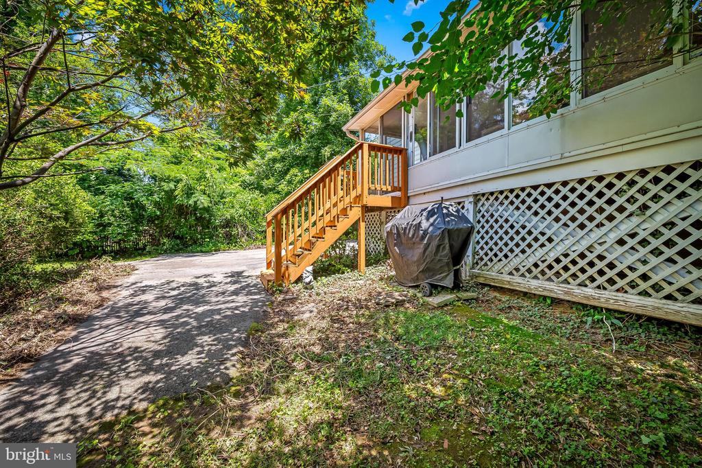 808 Olmstead Rd
