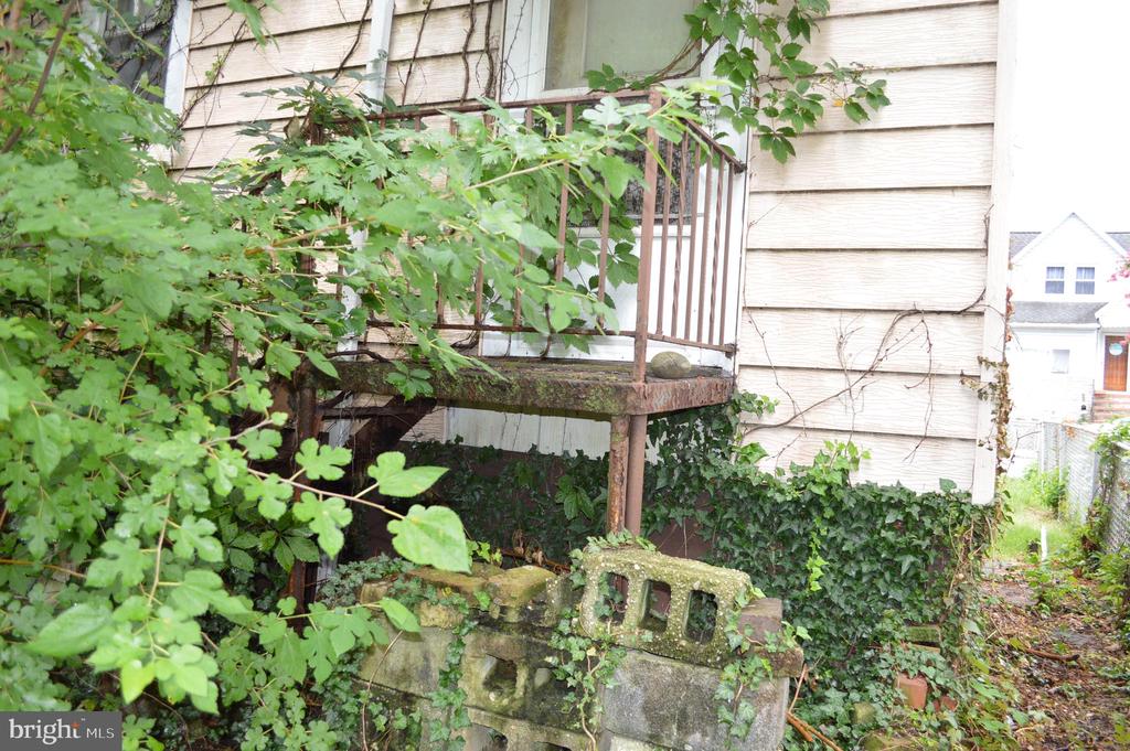 214 MAPLE AVENUE