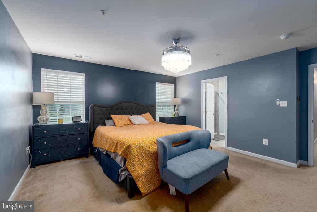810 AMHERST LANE