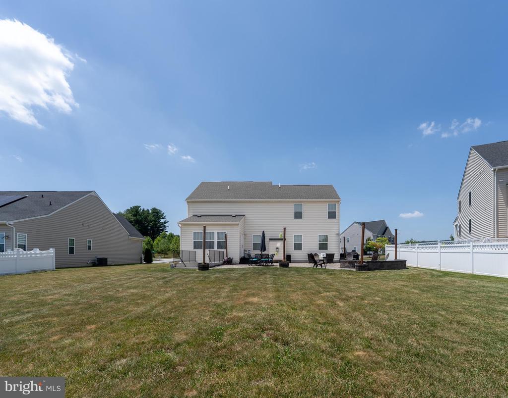 810 AMHERST LANE