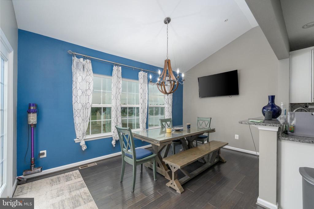 810 AMHERST LANE