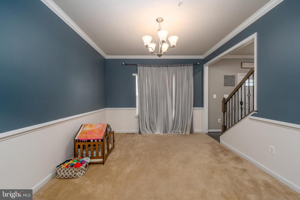 810 AMHERST LANE