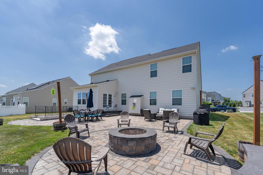 810 AMHERST LANE