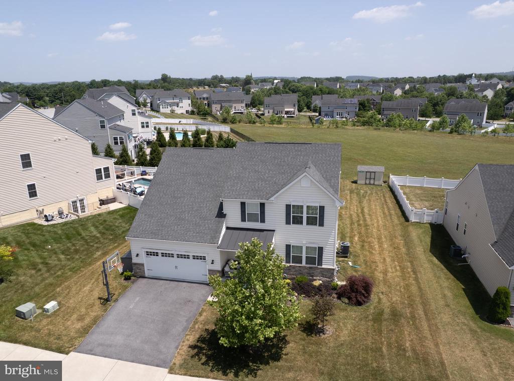 810 AMHERST LANE