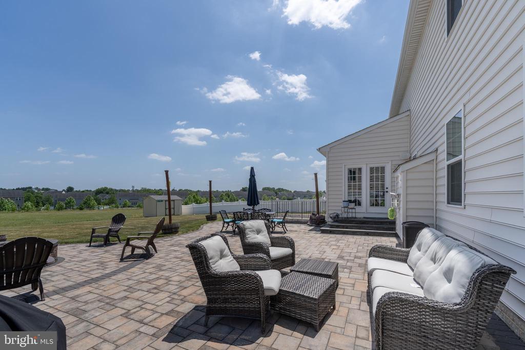 810 AMHERST LANE