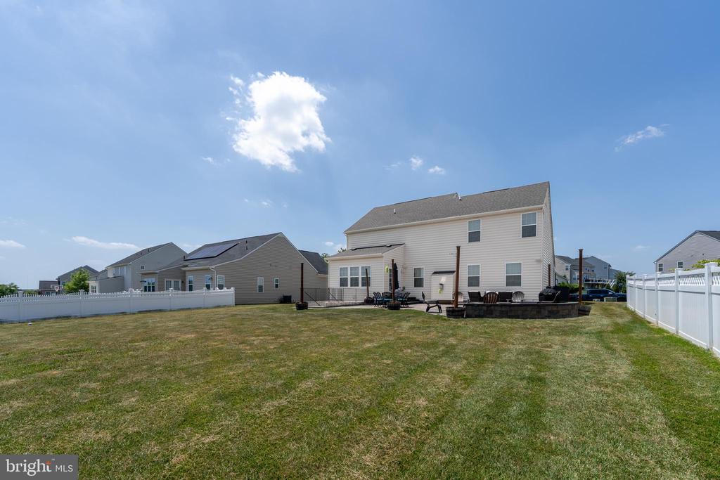 810 AMHERST LANE
