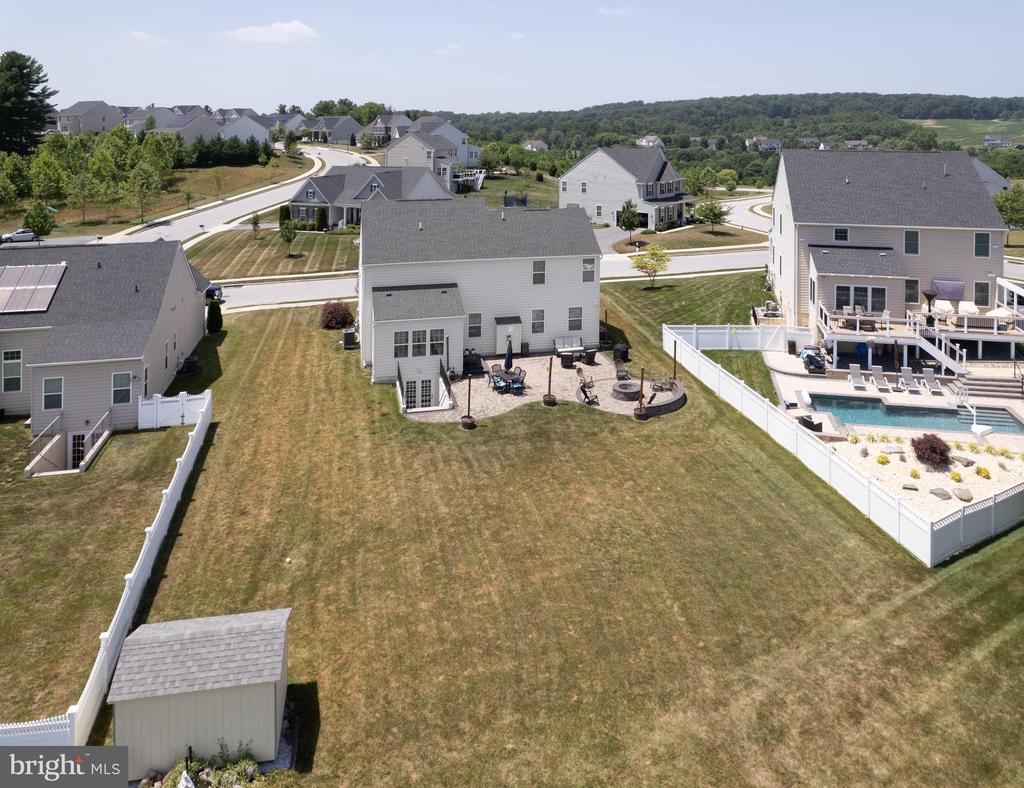 810 AMHERST LANE