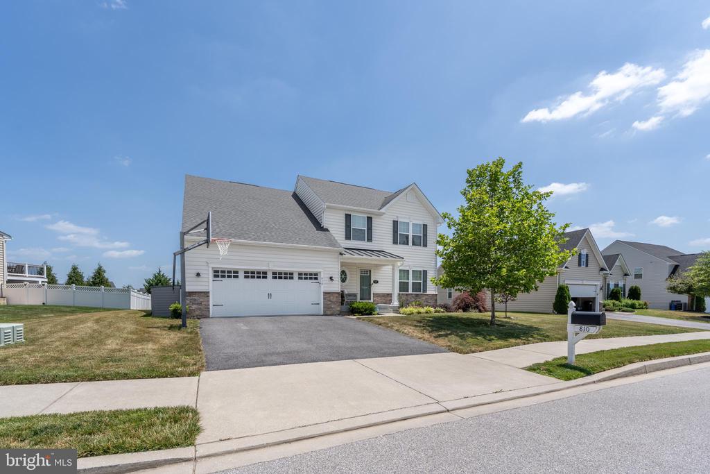 810 AMHERST LANE