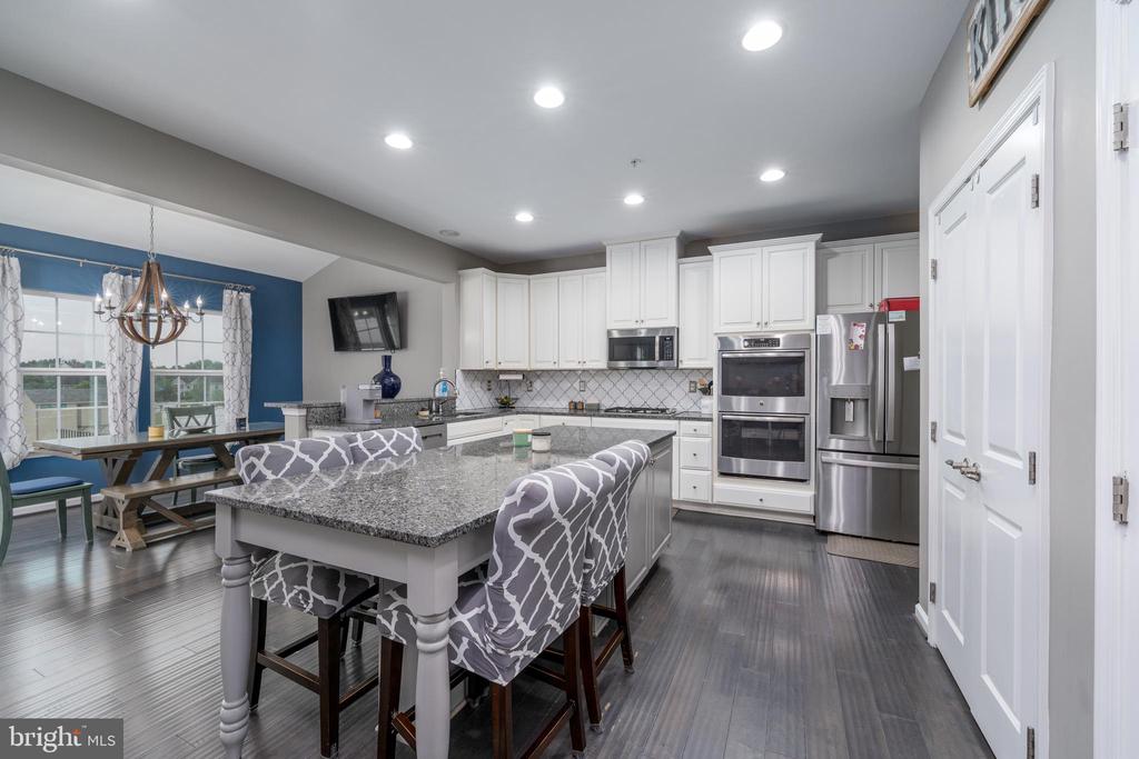810 AMHERST LANE