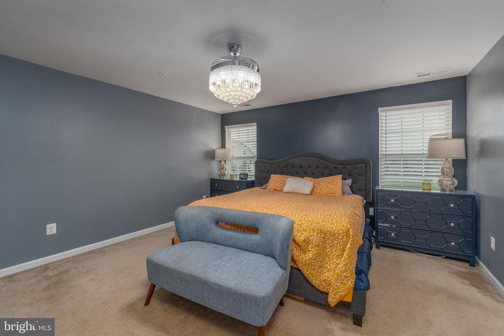 810 AMHERST LANE