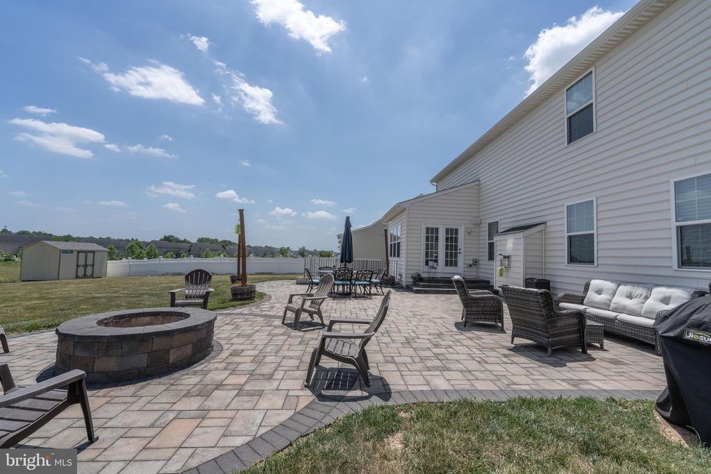 810 AMHERST LANE