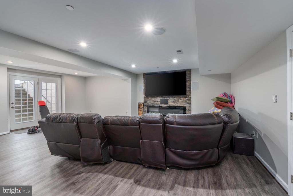 810 AMHERST LANE
