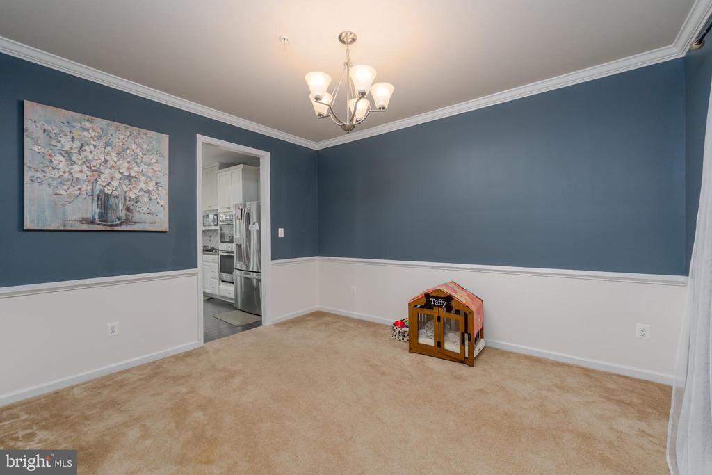 810 AMHERST LANE