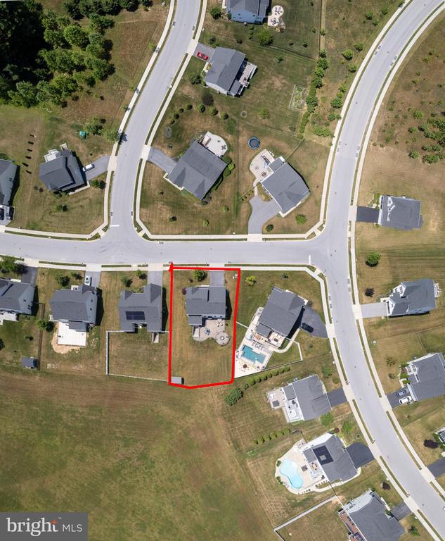 810 AMHERST LANE