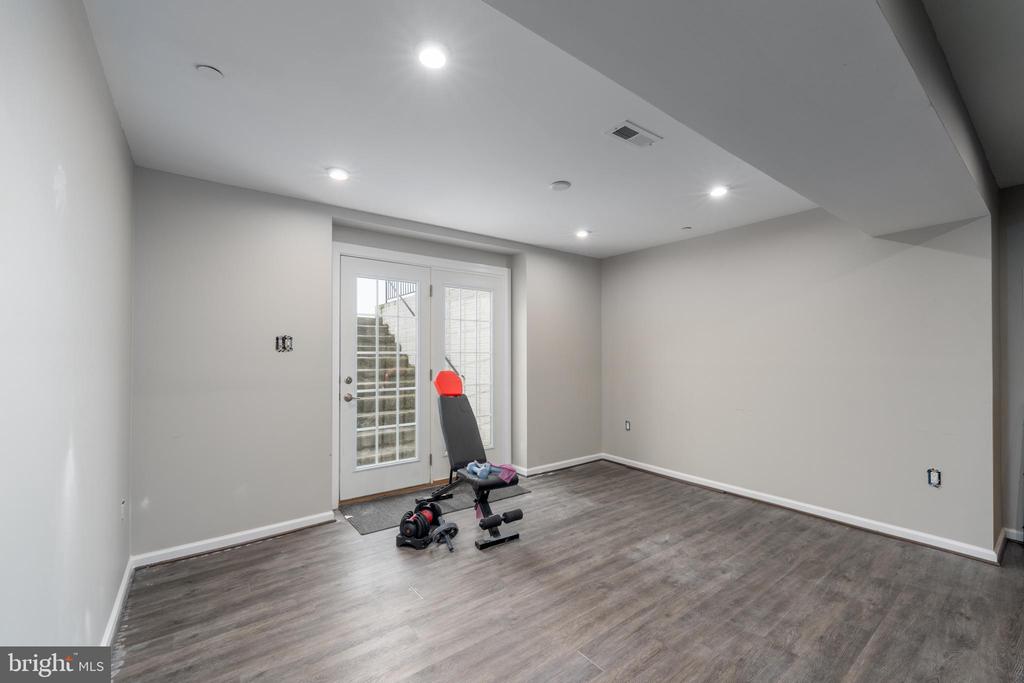 810 AMHERST LANE