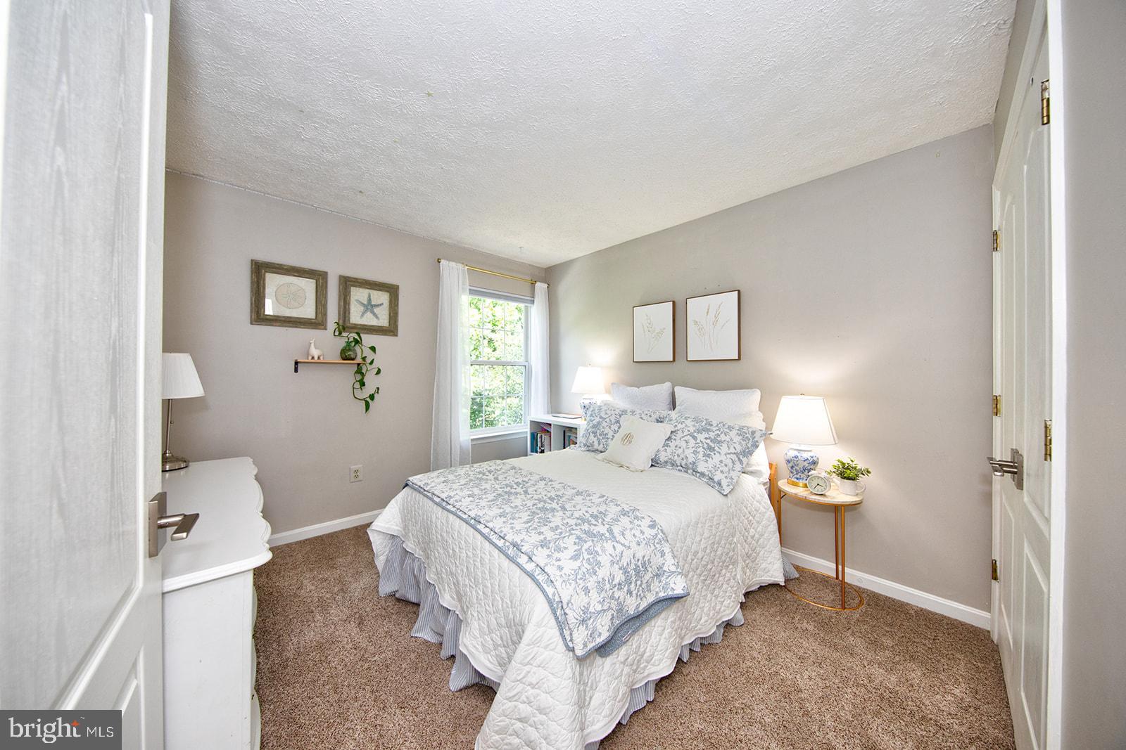 2601 W Rhododendron Dr