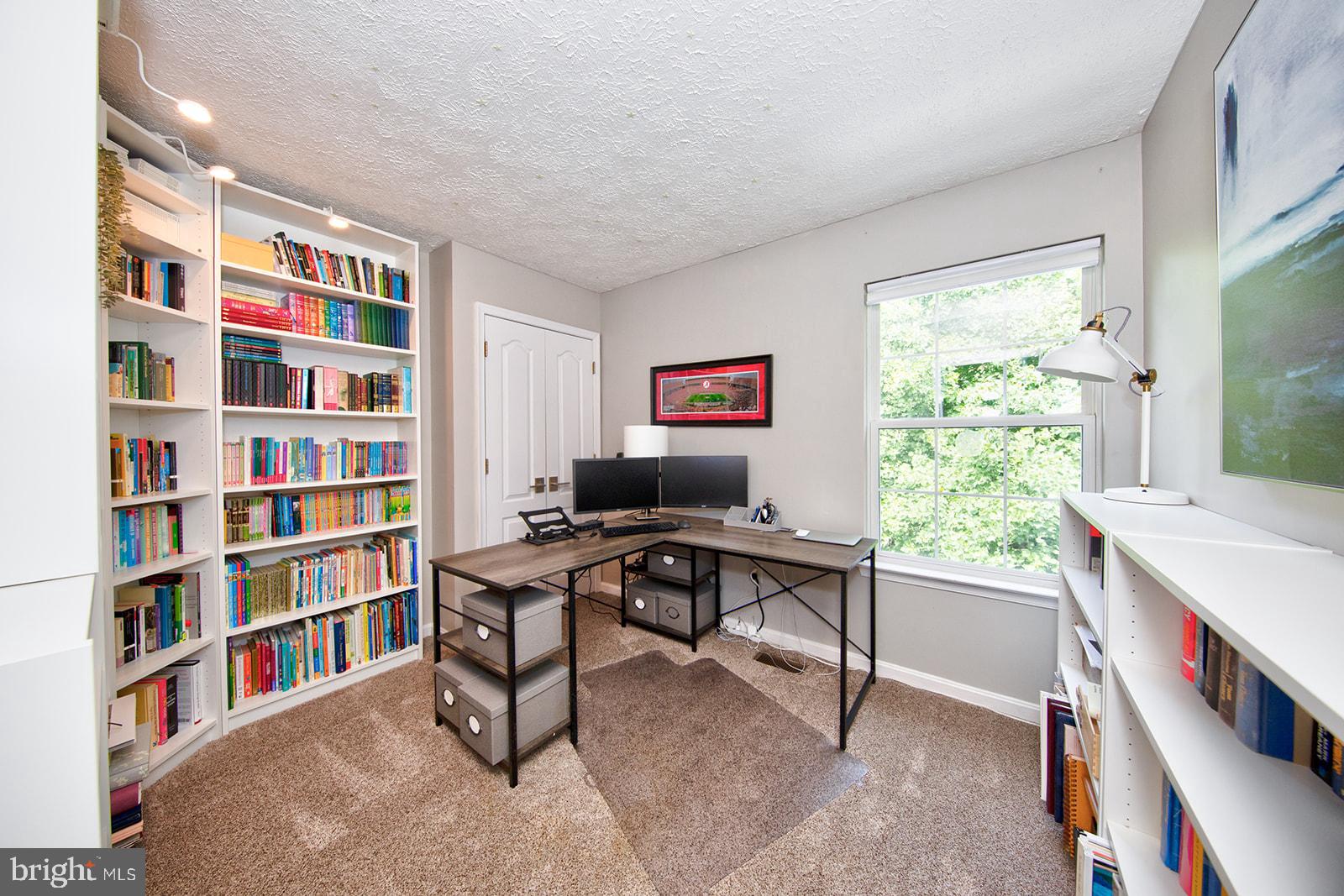 2601 W Rhododendron Dr