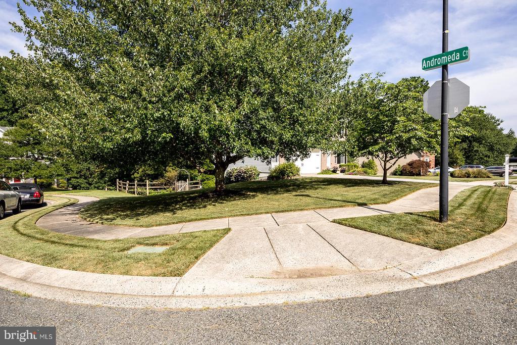 2601 W Rhododendron Dr