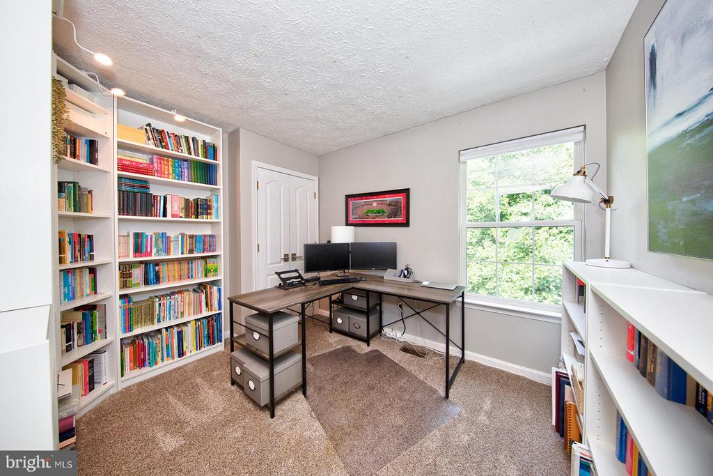 2601 W Rhododendron Dr