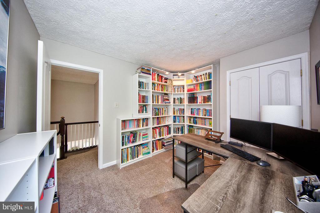 2601 W Rhododendron Dr